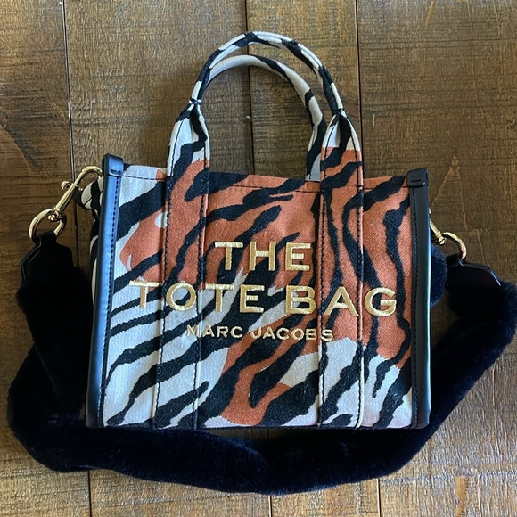 Marc Jacobs Tote - Picture 2 of 7